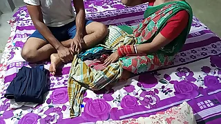 कपड़े बेचने वाले गरीब लड़की को पैसे का लालच देकर चोदा !  साफ हिंदी आवाज में